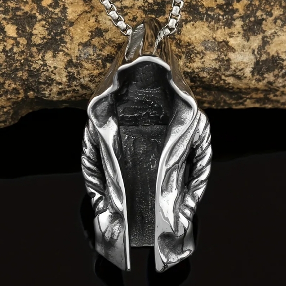 New! MEN'S Stainless & Titanium Steel Dark Wind Assassin Necklace. - Picture 1 of 5